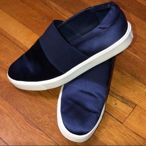 Vince Warren Women’s Blue Slide Sneakers